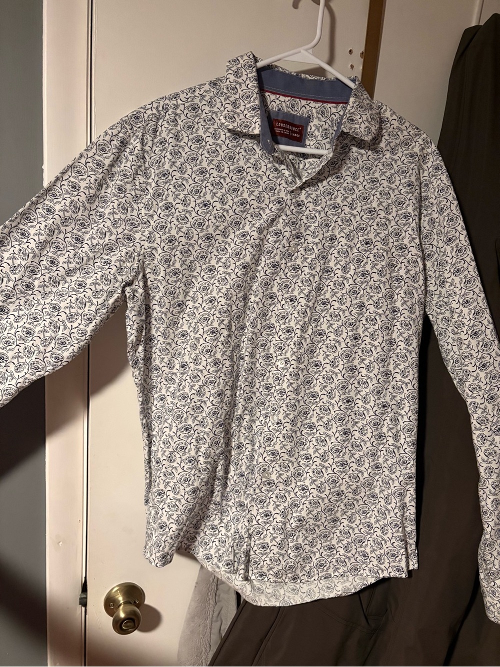 crown & ivy White Button-Down Shirt with Blue Floral Print